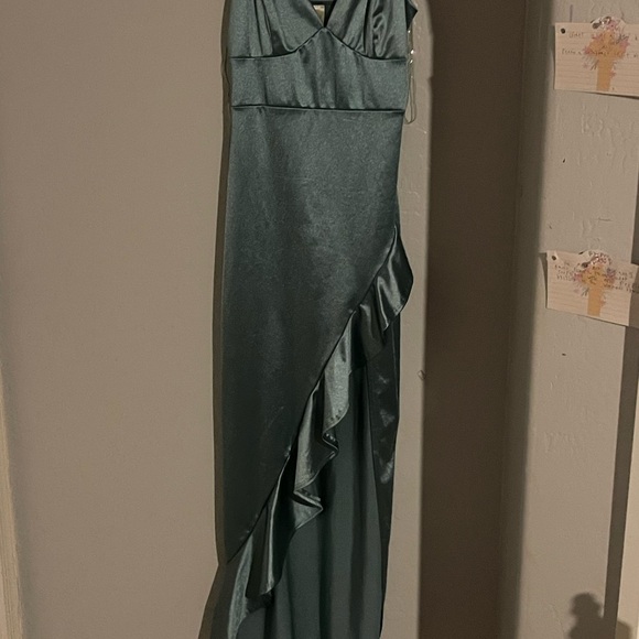 Elegant Green Evening Dress - Picture 1 of 2